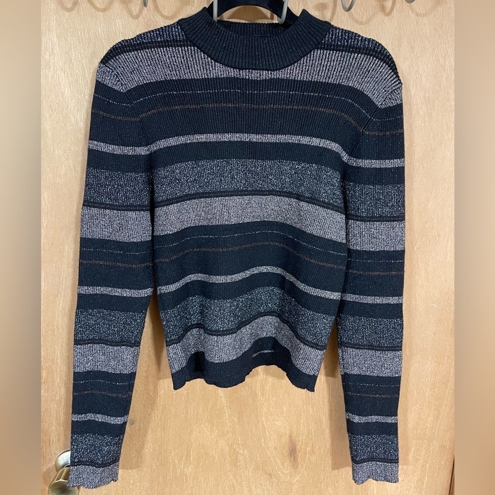 #168- HOUSE OF HARLOW -Womens Long
Sleeve Mockneck Striped Metallic Sweater